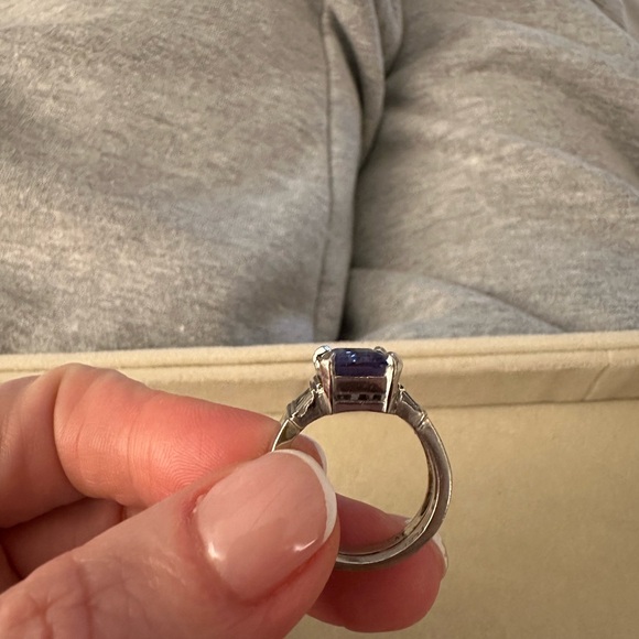 4.1 Ct tanzanite in platinum setting - Picture 4 of 7